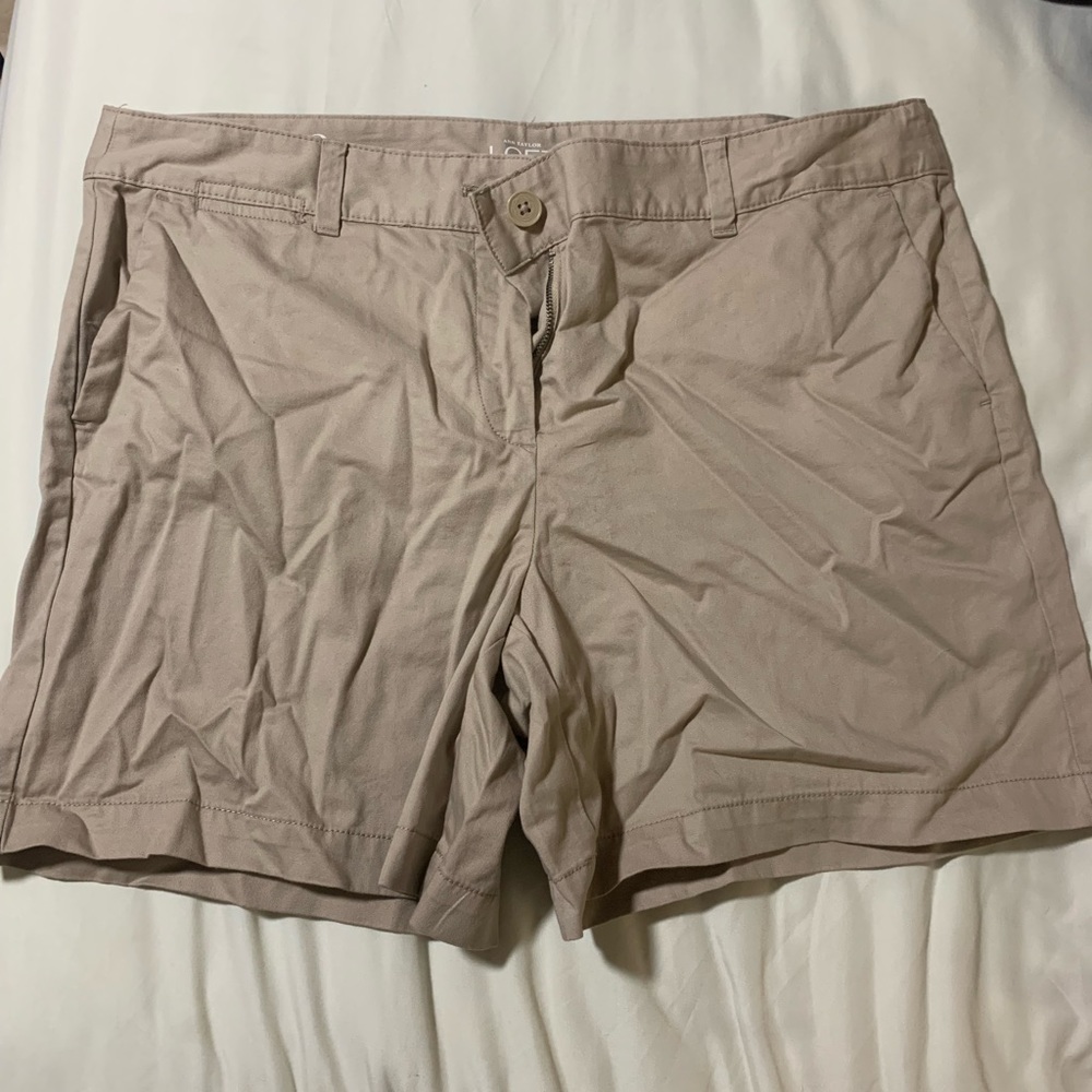 ANN TAYLOR khaki shorts